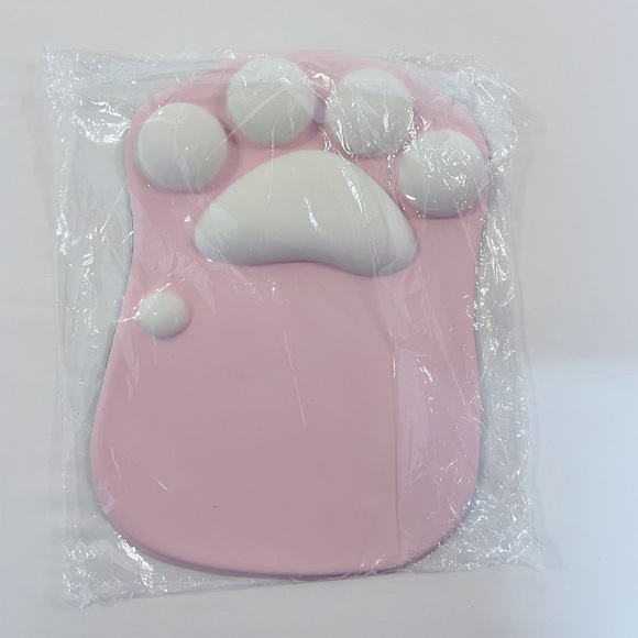 NWOT Ergonomic “Paw Print” Mouse Pad, with Silicone Wrist Cushion Pads - Picture 2 of 3